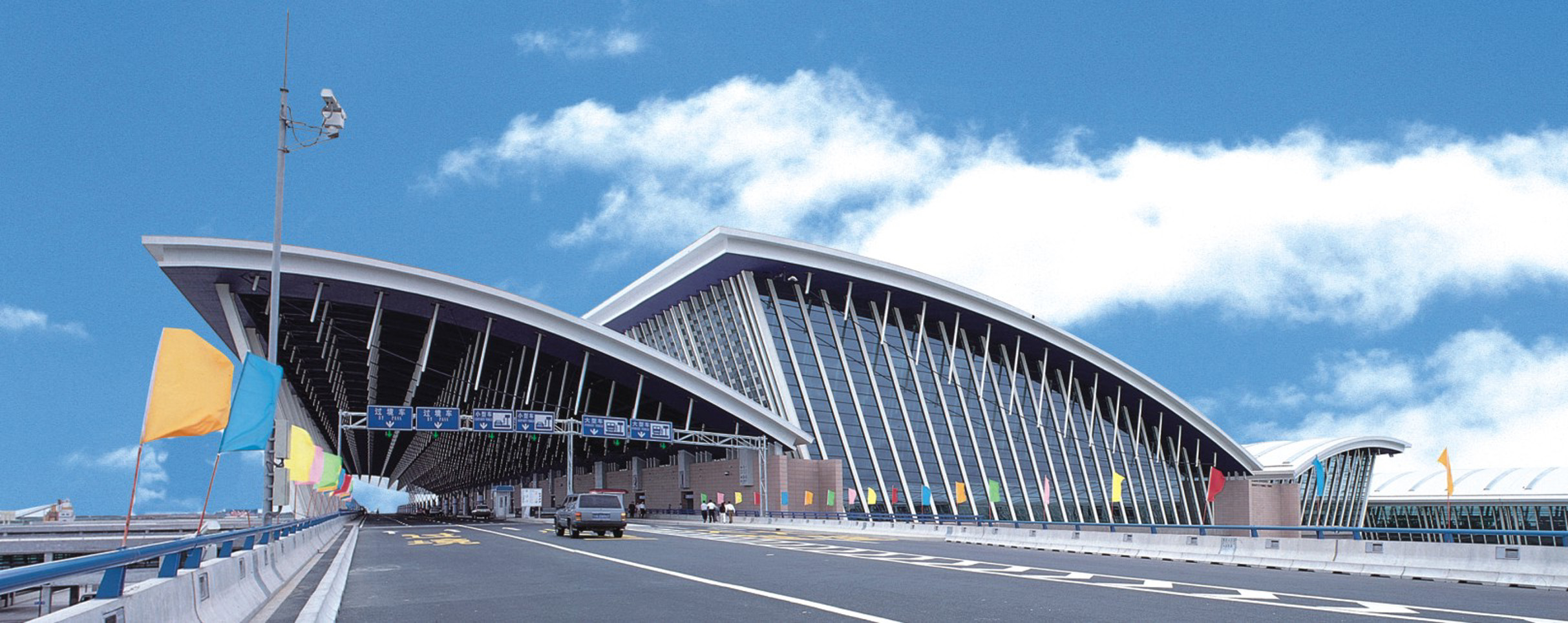 上海浦东国际机场位于中国上海市浦东新区滨海地带,面积为40平方公里